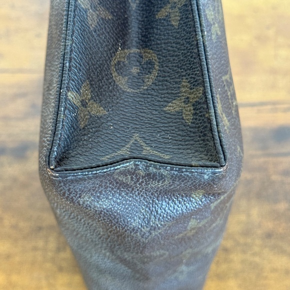 Louis Vuitton Toiletry 26 Pouch - Picture 3 of 8